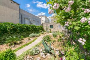 Vonkajšia záhrada v ubytovaní Apartments Fanito