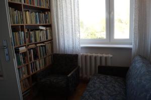 Knižnica v apartmáne