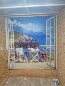 バレンシアにあるTuria Burjassot 12の海の景色を望むバルコニーが備わる客室です。