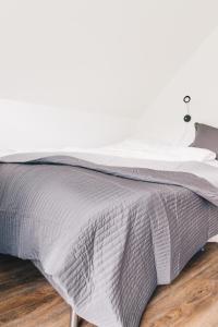 Katil atau katil-katil dalam bilik di Boat house in Hósvik