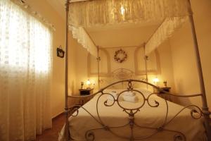 Postel nebo postele na pokoji v ubytování Butterfly View Suites
