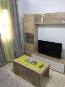 TV a/nebo společenská místnost v ubytování Casa de Corralón