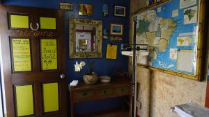 a room with a map of the world on a wall at Villa Brasil Motel in Los Angeles
