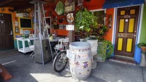 a store with a bike parked in front of a building at Villa Brasil Motel in Los Angeles