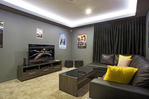 Gallery image of C'est La Vie in Gold Coast