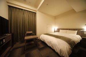 Ein Bett oder Betten in einem Zimmer der Unterkunft Dormy Inn Korakuen