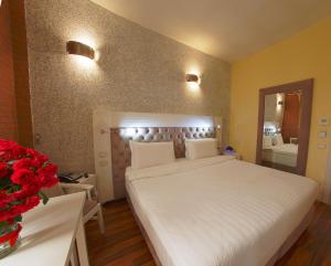 Ліжко або ліжка в номері The Red Bricks Hotel