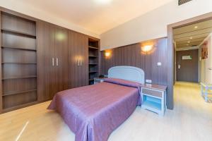 Postel nebo postele na pokoji v ubytování Hotel Monreal Jumilla
