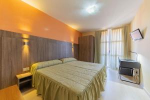 Postel nebo postele na pokoji v ubytování Hotel Monreal Jumilla