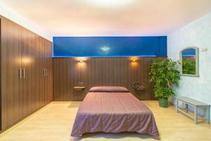 Postel nebo postele na pokoji v ubytování Hotel Monreal Jumilla