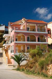 Gallery image of Mari-Christi Apartments in Póros Kefalonias