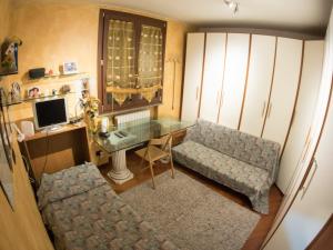 a small room with a desk and a table and a chair at Villa Roberta in Paderno Dugnano +6 photos