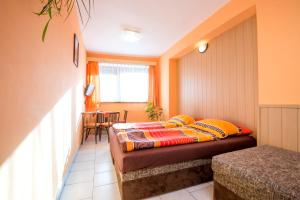 Postel nebo postele na pokoji v ubytování Penzion U Třeboňského kola