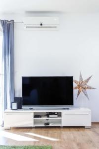 Телевизор и/или развлекательный центр в Apartments Tonka Centar