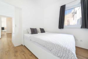 Кровать или кровати в номере Apartments Tonka Centar