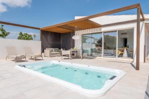 The swimming pool at or close to Cas Cabo Nou Agroturismo Adults Only