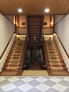 a set of stairs in a building with seats at Camlihemsin Tasmektep Hotel in Çamlıhemşin