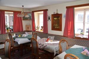 Restauracja lub miejsce do jedzenia w obiekcie Kalcherhof
