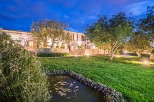 A garden outside Cas Cabo Nou Agroturismo Adults Only