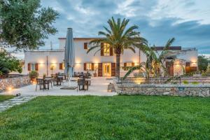A garden outside Cas Cabo Nou Agroturismo Adults Only