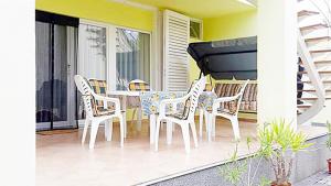 a patio with a table and chairs on a porch at Apartman Alexa in Ábrahámhegy