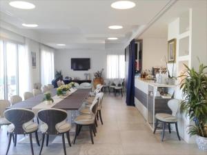 Gallery image of Hotel Madal&ugrave; in Rimini