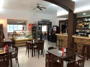 Εστιατόριο ή άλλο μέρος για φαγητό στο Hostal Barbate