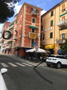 a building on the side of a city street at Appartamento con splendida vista - Lerici Centro in Lerici