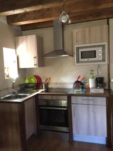 Köök või kööginurk majutusasutuses AL VIENTO, Alojamiento & Turismo Rural Horcajuelo +20 fotot