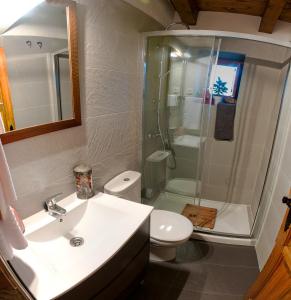 Vonios kambarys apgyvendinimo įstaigoje AL VIENTO, Alojamiento & Turismo Rural Horcajuelo