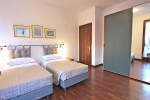 Tempat tidur dalam kamar di Ca' Nova Apartments
