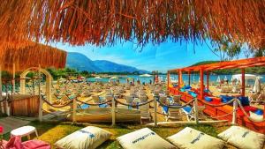 Galeriebild der Unterkunft Golden Sand Beach Club & Caravan Holidays in Oludeniz