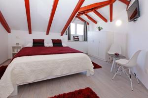 Luxory D-Rooms客房内的一张或多张床位