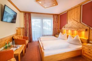 Postel nebo postele na pokoji v ubytování Hotel Garni Haus Tyrol