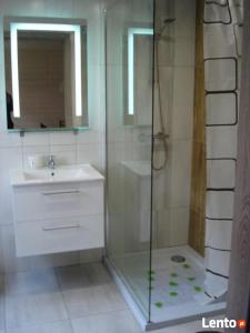 a bathroom with a shower and a sink at Domki letniskowe in Pobierowo