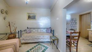 Postel nebo postele na pokoji v ubytování Feakia apartment 2