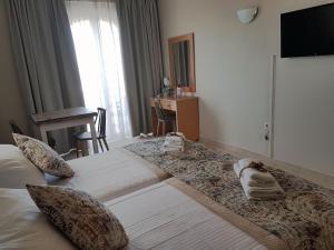 Televízia a/alebo spoločenská miestnosť v ubytovaní Miva Sea View
