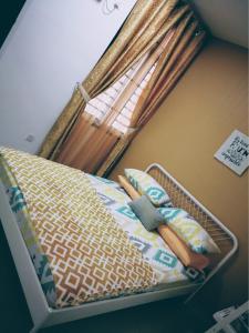 Una cama o camas en una habitación de Aryan Homestay