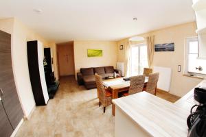 Posezení v ubytování Ferienhaus "Zur Sprotte" in Glowe