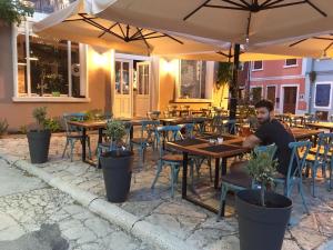 Restaurace v ubytování Guesthouse Galeb