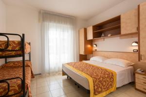 Posteľ alebo postele v izbe v ubytovaní Hotel Cannes - in pieno centro
