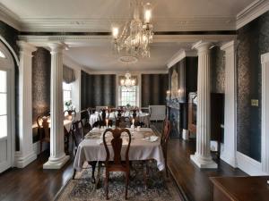 Restaurant ou autre lieu de restauration dans l'établissement Brockamour Manor Bed and Breakfast