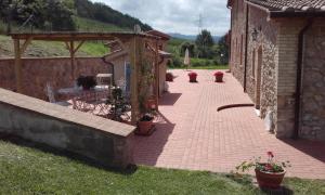 A garden outside Agriturismo Val di Sterza