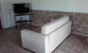 A television and/or entertainment centre at Agriturismo Val di Sterza
