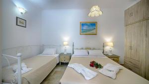 Postel nebo postele na pokoji v ubytování Feakia apartment 1