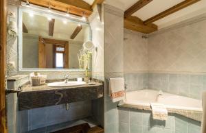 Koupelna v ubytování Hotel Ciria + 37 fotografií