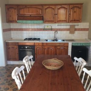 Kuchyň nebo kuchyňský kout v ubytování Villa L'Ottagono con cucina parcheggio privato telecamerizzato e wifi