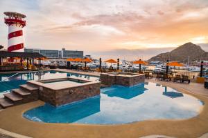 The swimming pool at or close to Hotel Tesoro Los Cabos