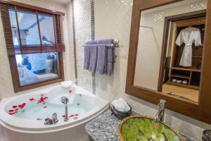 Phòng tắm tại Thanyawintra Boutique and Spa