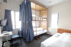 Letto o letti in una camera di Sakura Hotel Jimbocho